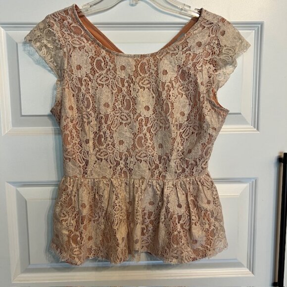 Anthropologie Maeve Katrine Lace Peplum Top Cap Sleeve Lined Blouse Nude Small - Picture 2 of 6